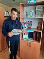 «И верю я – не рухнет мир вовеки, покуда свет горит в библиотеке!»