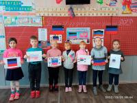 Внеклассные часы «День Государственного флага Донецкой Народной Республики»